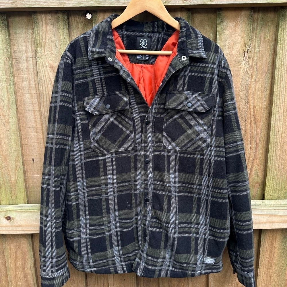 Volcom black + green plaid flannel shirt with fleece lining Size Large